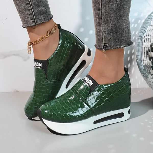 Moda yeşil platform spor ayakkabılar kadınlar bahar gizli topuklu spor ayakkabıları kadın kalın taban kalın olmayan pu deri loafers ayakkabı 240228