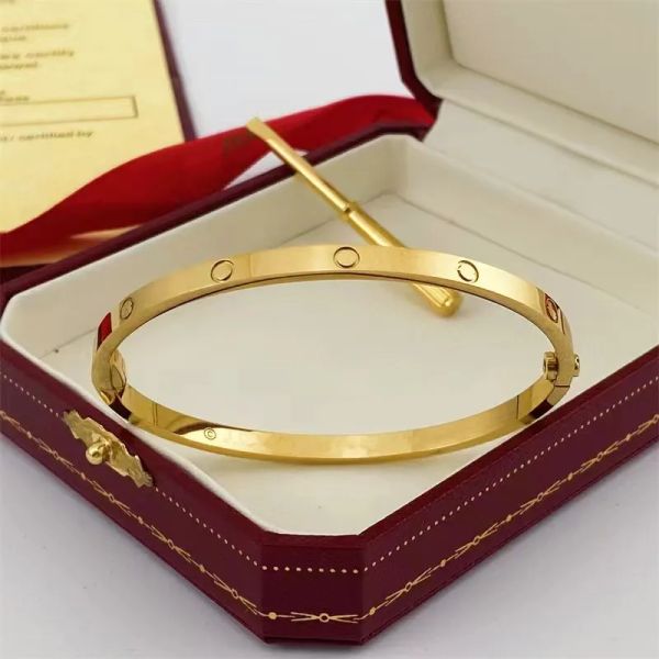 2024 Nuovi gioielli Bracciale rigido classico in acciaio al titanio con vite da donna uomo modello d'amore lussuoso regalo di design dalla famiglia C oro argento diamanti gioiello che non sbiadisce