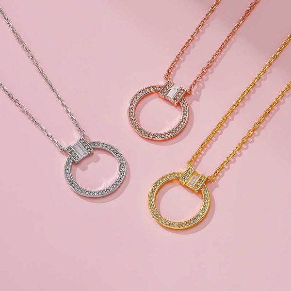 925 Sterling Silber Doppel-T-Familien-Halskette für Damen, leichter Luxus, kleiner Markt, neuer Kreis, quadratischer Diamant-Anhänger, einfache und süße Schlüsselbeinkette
