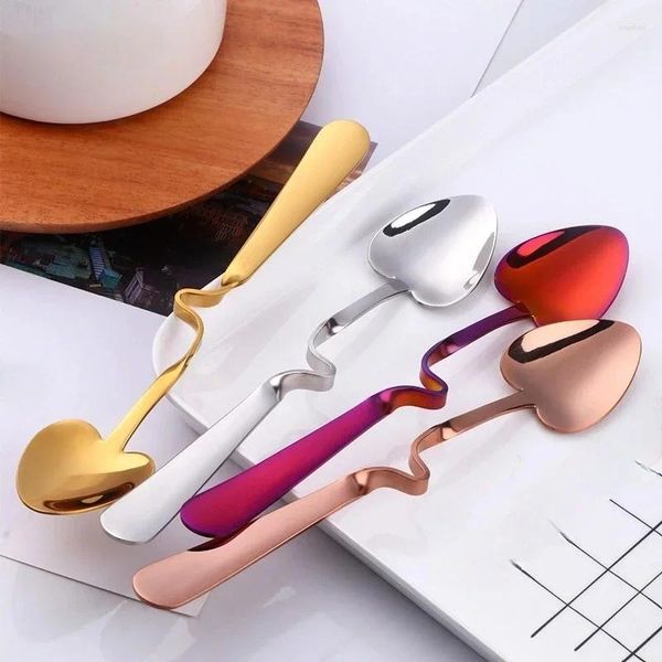 Cucchiai Appesi Tazza Cucchiaio da caffè a forma di cuore Paletta in acciaio inossidabile Zucchero argento Dessert Mescolamento dorato Cucchiaino da tè Snack Strumenti per succhi