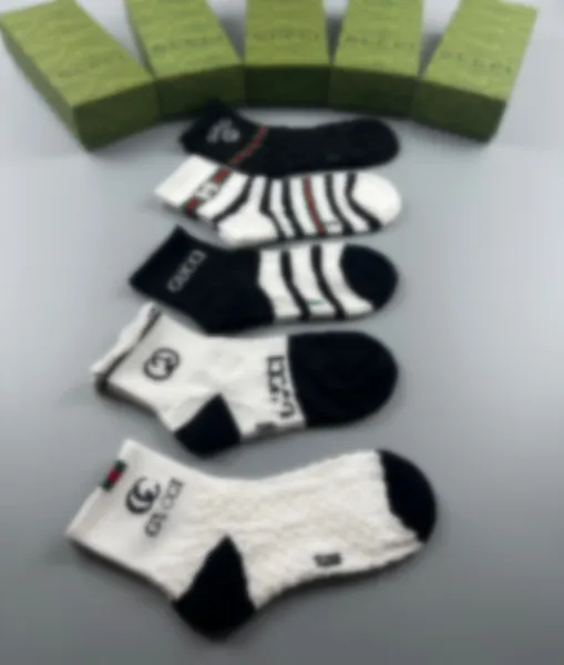 Luxuriöse Herrensocken für Herren, Großhandel, neue Modelle, Socken für Baumwolle, Sportsocken, Jogging-Design, Basketball, Fußball, Stickerei, lange, mittlere und kurze Socken