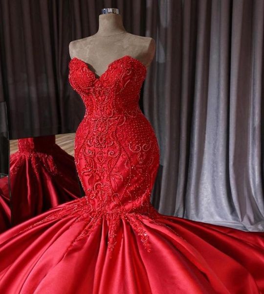 2019 Neuankömmling Rote Schatz-Meerjungfrau-Hochzeitskleider Brautkleid Applikation Spitze Perlen Langer Zug Hochzeit Partykleid Formeller Abschlussball6373232