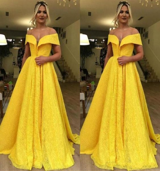 Generoso amarelo vestidos de baile fora do ombro mangas curtas design de moda rendas vestidos de noite uma linha até o chão menina pageant Gown6152578