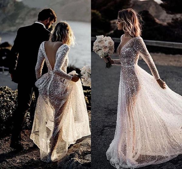 Abiti da sposa bohemien con paillettes scintillanti sulla spiaggia estiva Abiti da sposa sexy con scollo a V senza schienale e maniche lunghe trasparenti BC18356