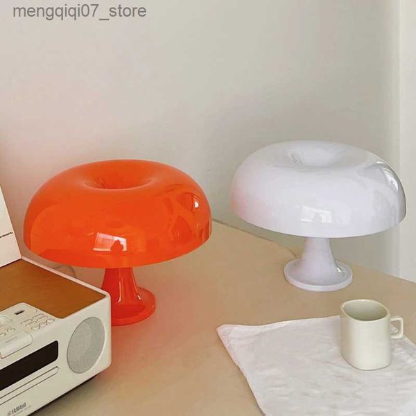 Paralumi Dropshipping Italia Lampada a fungo di design per camera da letto Comodino Soggiorno Decorazione Lampada da scrivania moderna e minimalista con 4 lampadine L240311