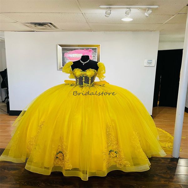 Tekerler Sarı Quinceanera 3D Çiçekler ile Elbiseler 2024 Vestidos De XV 15 Anos Masquerade Fluffy Sweetheart Dantel Doğum Günü Partisi Vestido De Para Tatlı 16 Parti