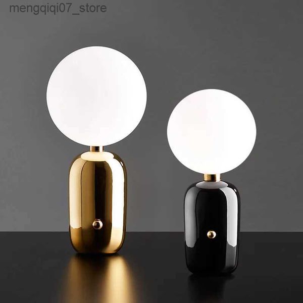 Lampenschirme Nordic Design Moderne kreative Schlafzimmer Nachttischlampe Kugel goldene Tischlampe Einfache Mode Arbeitszimmer Glas Schreibtischlampe für Wohnzimmer L240311