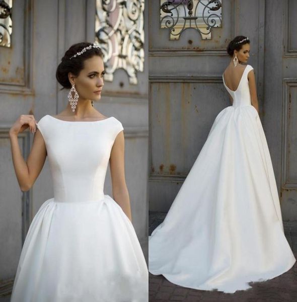 Abiti da sposa linea A in raso bianco modesto per la sposa gioiello collo maniche ad aletta principessa abiti da ballo da sposa Boho Garden Sweep Train Simp8537920