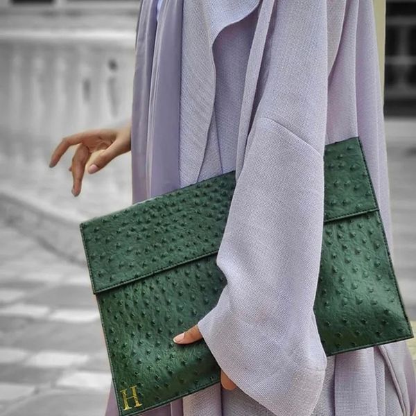 Xmessun mulheres bolsa de manga portátil saco moda couro avestruz feminino embreagem na moda notebook pro capa ar ins 240305