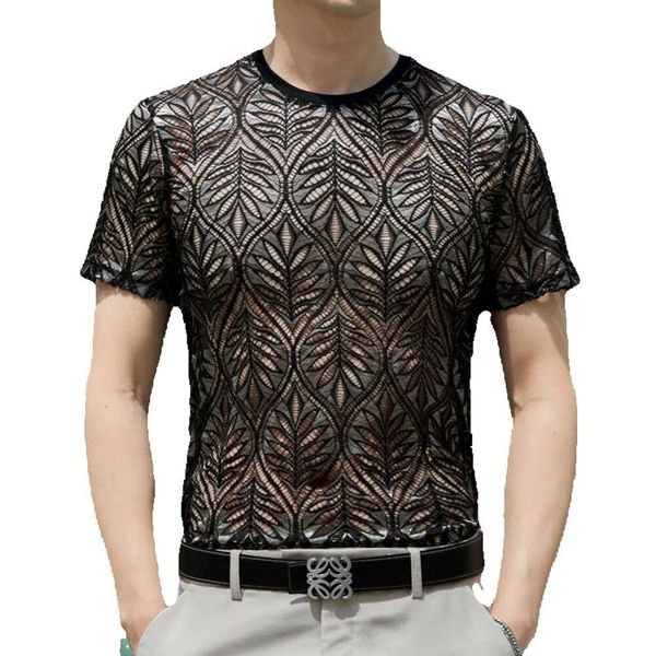 Camiseta masculina de verão de manga curta com base de seda gelada oca de crochê, gola redonda, top coreano de malha semitransparente, roupa moderna