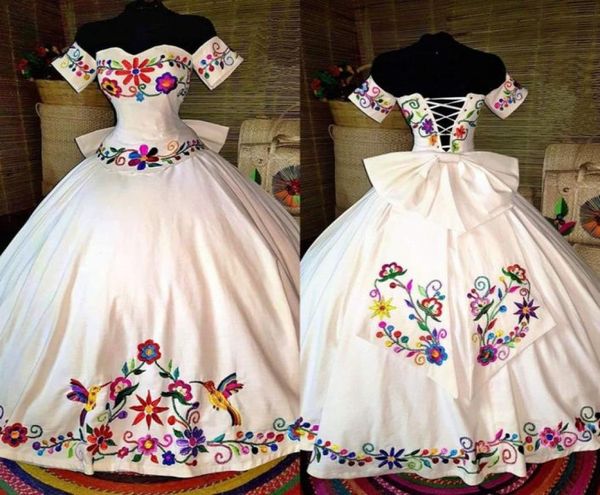 Abiti Quinceanera ricamati colorati messicani Tema con spalle scoperte Abito da ballo in raso con lacci Sweet 15 Dress Girls Charro Vestid1928389