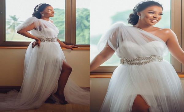 Sexy africano branco vestido de casamento 2023 aso ebi noiva vestidos de noiva um ombro lado dividir uma linha cristal robes de mariee2485074