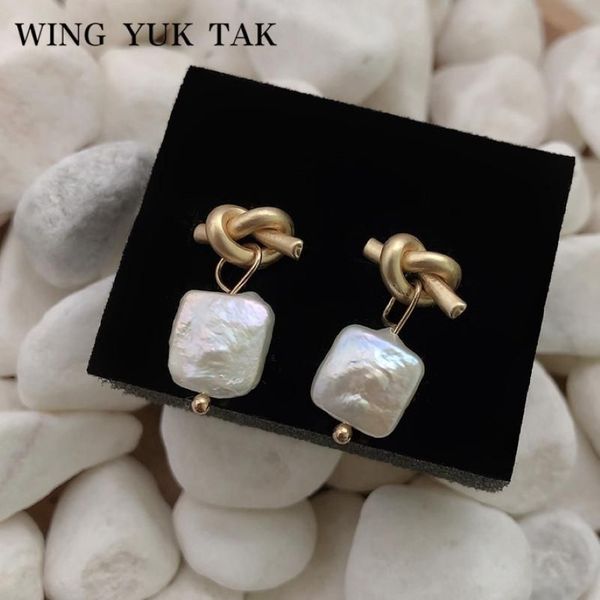 Stud Wing Yuk Tak Coréia Mulheres Moda Pérolas de Água Doce Brincos Vintage Geométrico Cor de Ouro Pequeno 20212697