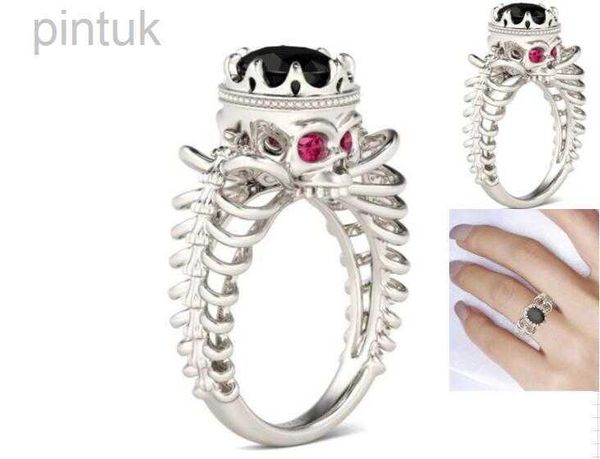 Yüzükler Moda Kişilik Retro Kafatası Lady Ring Rhinestone Zirkon Punk Yüzük Boyutu LDD240311