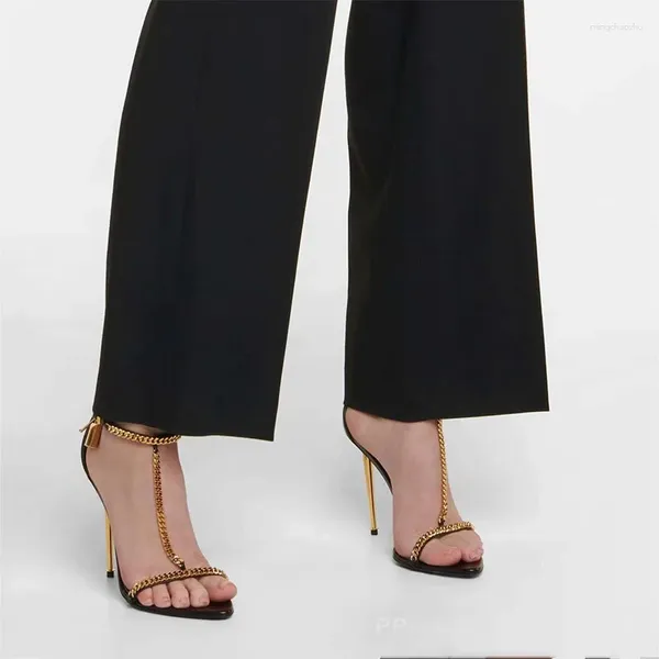 Elbise ayakkabıları zincir metal dekorasyon Yuvalı bant sandalet ince topuklu açık ayak parmağı seksi stil ayak bileği kayış elastik bant tasarımı Zandalias para mujer