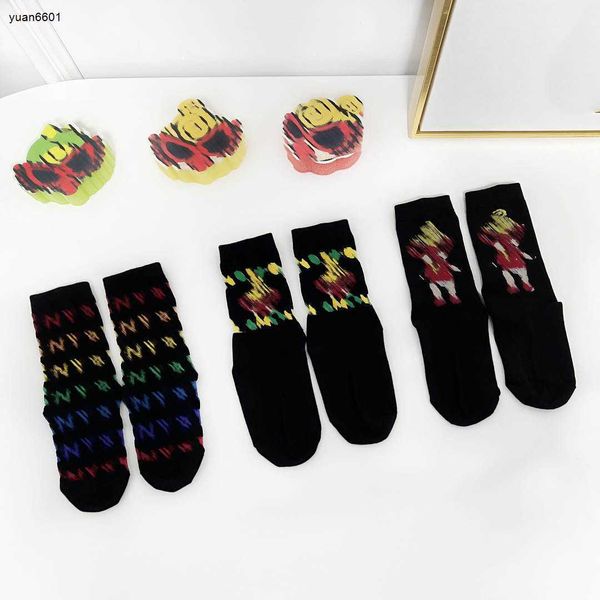 Populari calze per bambini Lettera arcobaleno Jacquard Toddler Socks Designer Designer vestiti inverno Boy Girl Hose Child Childre