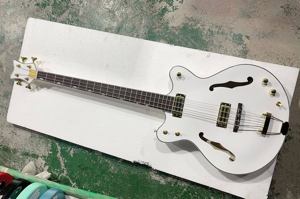 4-струнная электрическая бас-гитара белого цвета с полуполым корпусом и золотой фурнитурой, накладка из палисандра, может быть настроена
