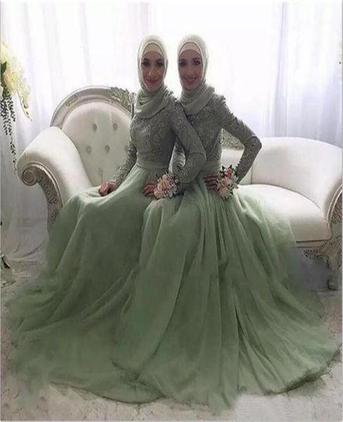 Elegante 2019 Muçulmano Vestidos de Dama de Honra Modest Jewel Neck Mangas Compridas Renda Verde e Tule Vestidos Árabes para Dama de Casamento de Hono8959113