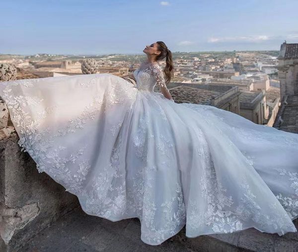 2023 Sexy vestido de baile árabe vestidos de casamento fora do ombro ilusão rendas apliques contas mangas compridas varredura trem inchado tule aberto ba3933740