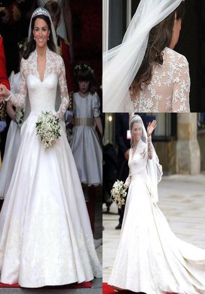 Klassische 2020 weiße Brautkleider in A-Linie mit V-Ausschnitt, durchsichtige lange Ärmel, applizierte Spitze, Kate Middleton, königliches Brautkleid mit Knöpfen hinten, Sa9044563