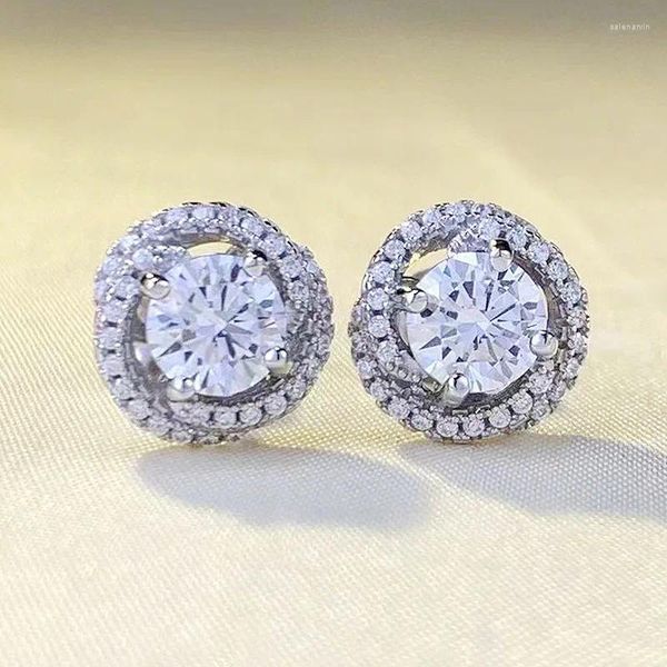 Brincos de garanhão 2024 S925 Silver One Carat Imitation Diamond Luxury Set com Earstuds completos para mulheres na Europa e América