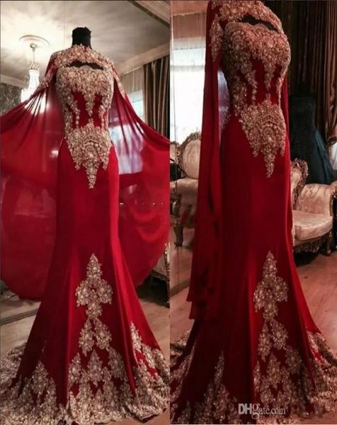 2019 Nuovo pizzo di lusso rosso arabo Dubai caftano abiti da sera Sweetheart in rilievo applique sirena abiti da ballo con mantello formale Par6423680