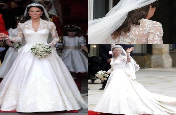 Klassisch 2021 Günstige weiße Brautkleider in A-Linie mit V-Ausschnitt, durchsichtig, lange Ärmel, applizierte Spitze, Kate Middleton, Knöpfe hinten, Royal Bridal G6783114