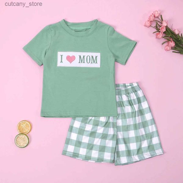 T-shirts Baby Neue Baumwolle Kurzarm Grün T-shirt Set Rundhals I Liebe Mama Stickerei Junge Top Kleidung Und Gitter Shorts Anzug L240311