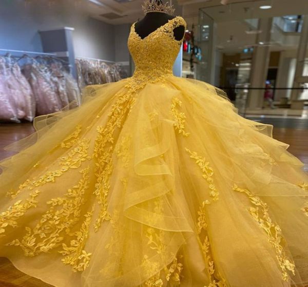 Charro sarı quinceanera elbiseler v boyun dantel aplike tatlı 15 önlük fırfırlar katman topu elbisesi junior doğum günü partisi elbise1423115
