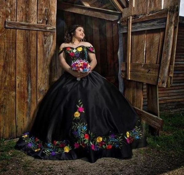 México Charro Preto Doce 16 Vestidos Meninas Bordadas Frisadas Fora Do Ombro Vestido De Baile De Cetim Longo Vestido Quinceanera Prom Graduat9420840