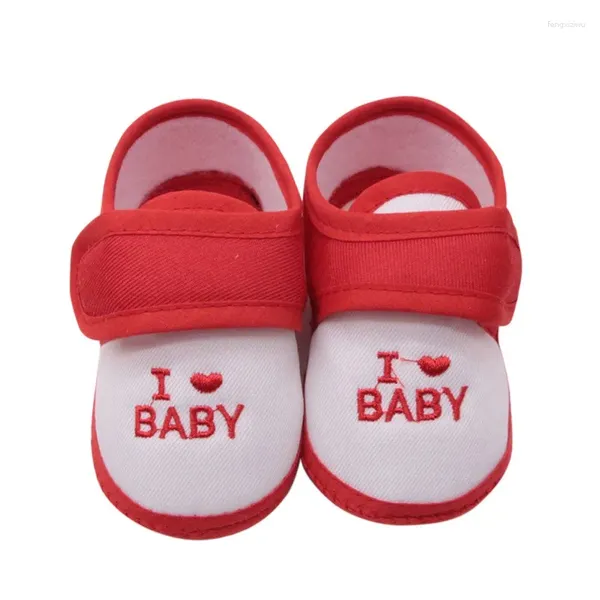 İlk Yürüyüşçüler Bahar Bebek Ayakkabıları Pamuklu Slip Slip Toddler Kalp Şeklinde Tasarım Ayarlanabilir 0-24m için uygun