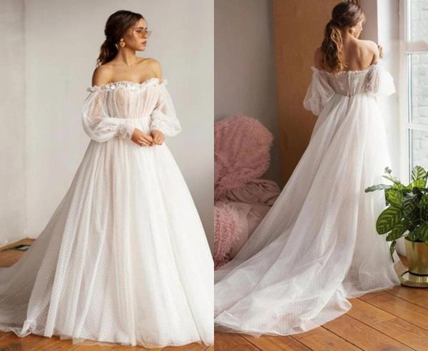 Abito da sposa di design bohemien sexy da spiaggia Abiti da sposa con spalle scoperte Maniche a sbuffo in tulle con apertura sul retro Lunghezza pavimento Maniche lunghe Sw5944588