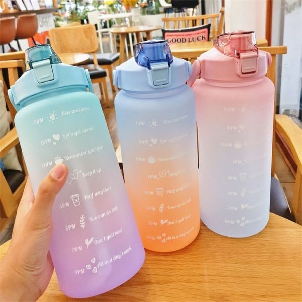 2 Liter Wasserflasche Motivationstrinkflasche Sportwasserflasche mit Zeitmarkierungsaufklebern Tragbare wiederverwendbare Plastikbecher 22237j