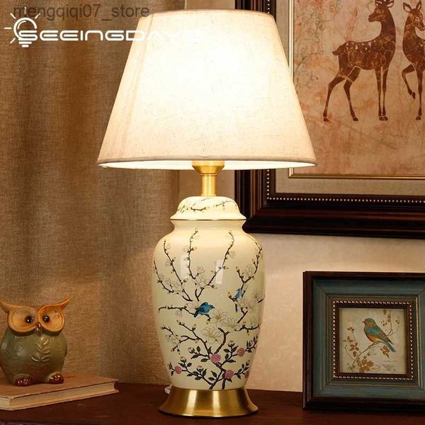 Paralumi Nuova lampada da tavolo in ceramica in stile cinese per soggiorno Lampada da comodino camera da letto Lampada decorativa retrò in stile cinese dipinta a mano L240311