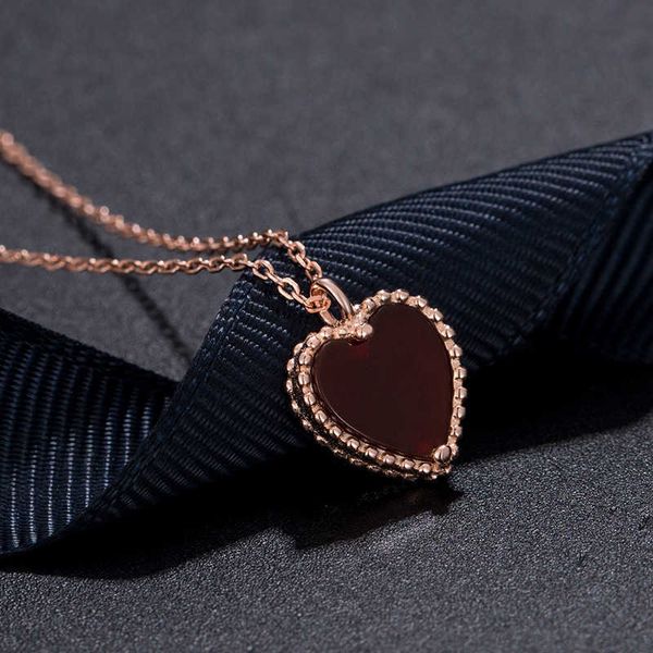 Colar V Novo pingente de ágata vermelha em forma de coração colar s925 prata estilo japonês e coreano pulseira de ouro rosa de alta qualidade