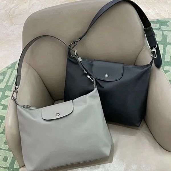 Luxus Frauen Umhängetaschen Designer -Tasche Cowide Averarm Bag Hobo große Kapazität Einkaufstasche Einstellbare Schultergurte