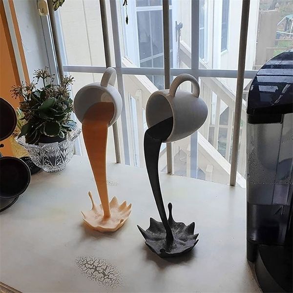 Estátuas de resina flutuante copo de café arte escultura cozinha decoração para casa estátua artesanato derramando magia líquido respingo caneca de café 22850