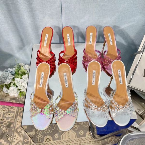 Aquazzura 2024 Yeni Rhinestone Toka Şeffaf Sandalet Fransız Seksi Deri Yüksek Topuklular Peri Tarzı Terlik giyiyor