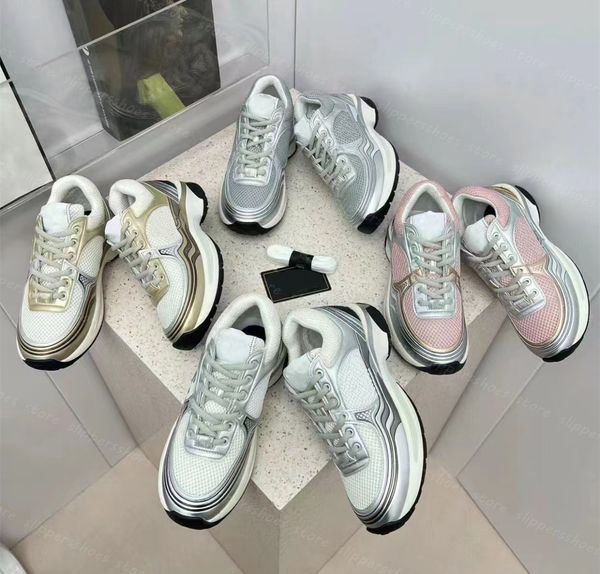 Designer-Turnschuhe, Kalbsleder-Schuh, reflektierender Sneaker-Kanal, Vintage-Wildleder-Trainer, Mode-Stylist-Schuhe, Patchwork-Plattform-Druck, Freizeitschuh