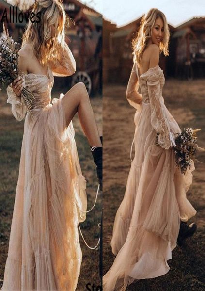 Champagne Country Western Vestidos de casamento com mangas compridas Retro Cowgir VNeck Bohemian Lace Vestidos de noiva Sweep Train Tulle A Lin4089800