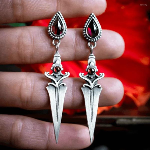 Orecchini pendenti Spada Waterdrop Pietre rosse Pendenti per le donne Accessori vintage per piercing personalizzati per orecchini a goccia Regali per feste Gioielli