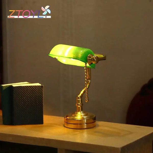 1 12 Dollhouse Miniatur Desk Lampe LED Grüne Postanleuchtung Home Möbelmodell Dekor Spielzeugpuppe Hauszubehör 240223