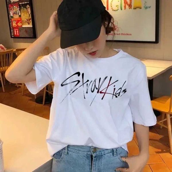 T-shirt das mulheres Coréia Band Stray Kids Cosplay T-shirt Homens Mulheres Dos Desenhos Animados Camisetas Harajuku Gótico Tops Meninos Meninas Kpop Streetwear Mulheres Roupas 240311