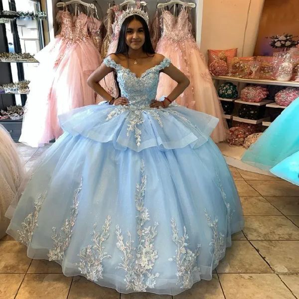 Elegantem Sky Blue Off-theulder Quinceanera Kleid Cascading Rüschen Ballkleid Applikationen Perlen Teenager Abend Prom Festzug Kleider für Sweet 311 0417