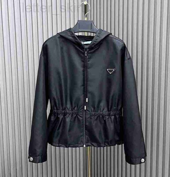 Damenjacken Designer Prrra Classic Original Nylon Kapuze Mode Dreiecksjacke Marken Schwarzer Reißverschluss Lässige Sportwinddichte wasserdichte Mäntel AQGG