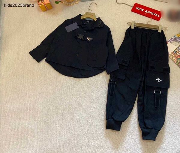 Nuove tute per bambini set da due pezzi per bambini Taglia 110-160 abiti firmati per bambini Camicia decorativa con fibbia di sicurezza e pantaloni cargo 24Mar