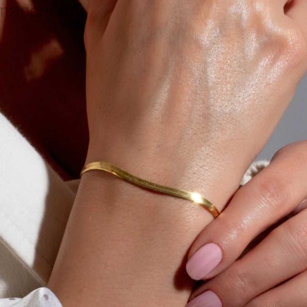 Bangle Minimalista Cor de Ouro Herringbone Pulseira Plana Snake Chain Dainty Stack Pulseiras para Mulheres Handmade Jóias Presentes Atacado LDD240312