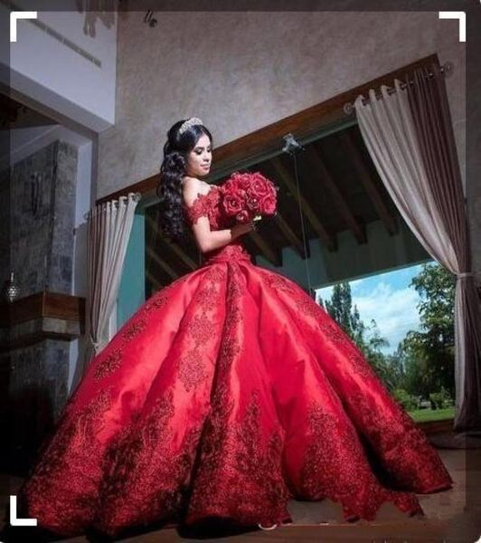 Дешевое бальное платье Красные платья Quinceanera для девочек Атласные аппликации с открытыми плечами Длинное сладкое платье для выпускного вечера 16 Вечерние платья2809845