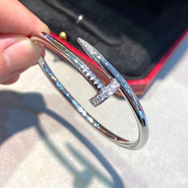 Versione alta Coppie a diamante full, alla moda personalizzate per le donne luce e nicchia Sense Drill Drill Bracciale per unghie Dimensione 16, 17, 18