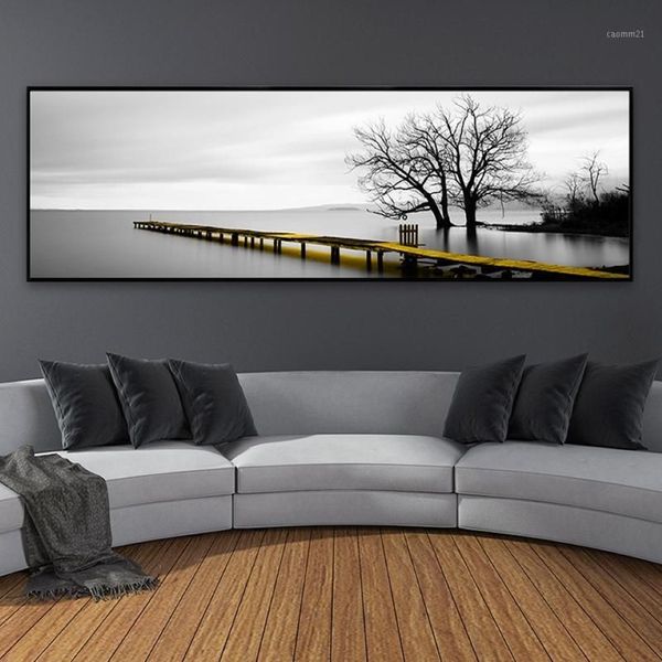 Superficie del lago calmo Lungo ponte giallo Scena Nero Bianco Dipinti su tela Poster Stampe Wall Art Pictures Living Room Home Decor1236Z